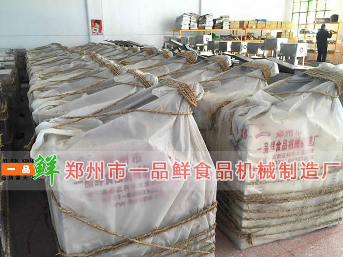 成品倉庫中的全自動(dòng)成型機