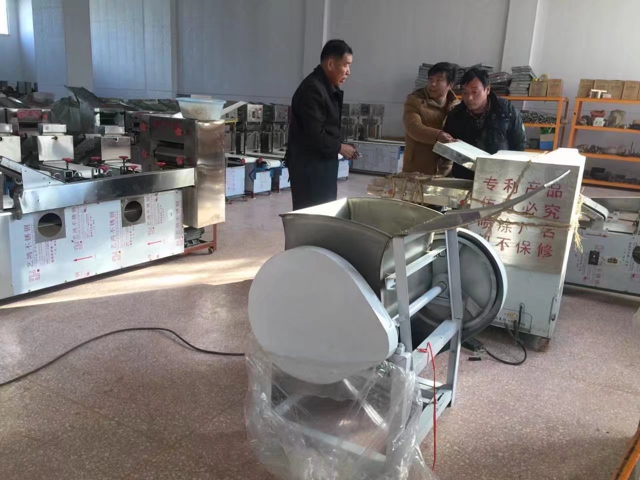 開(kāi)封客戶(hù)調試HMj-6型燴面機