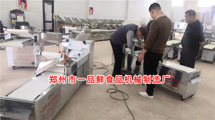 全自動(dòng)揉壓機調試中