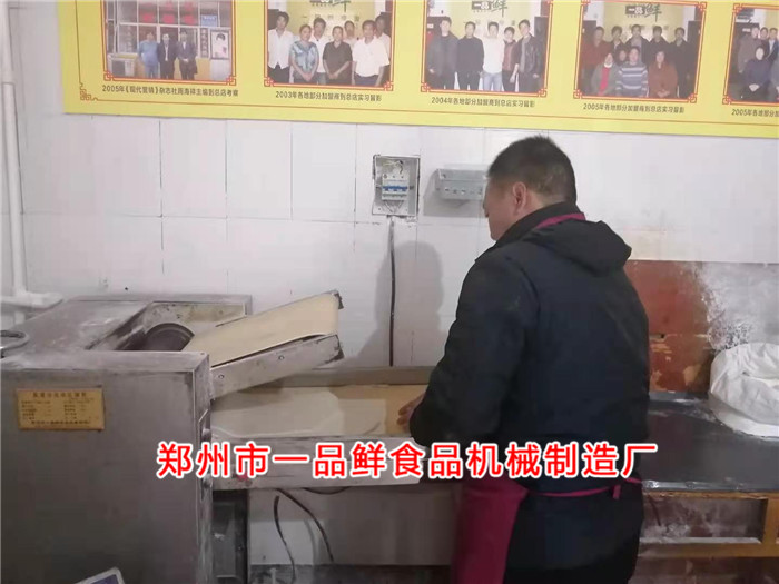 進(jìn)行燴面生產(chǎn)學(xué)習
